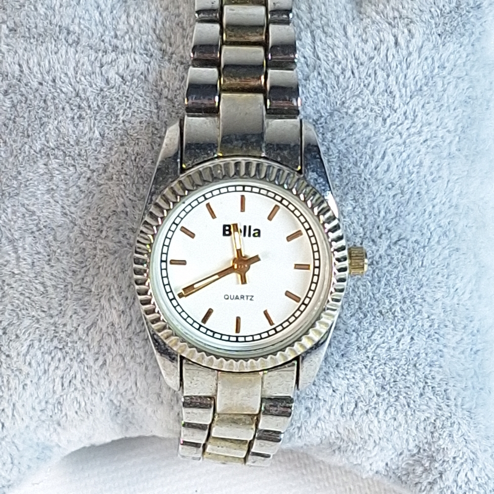Bella Vintage Shiny Silver Tone Ladies Quartz Watch, New Battery